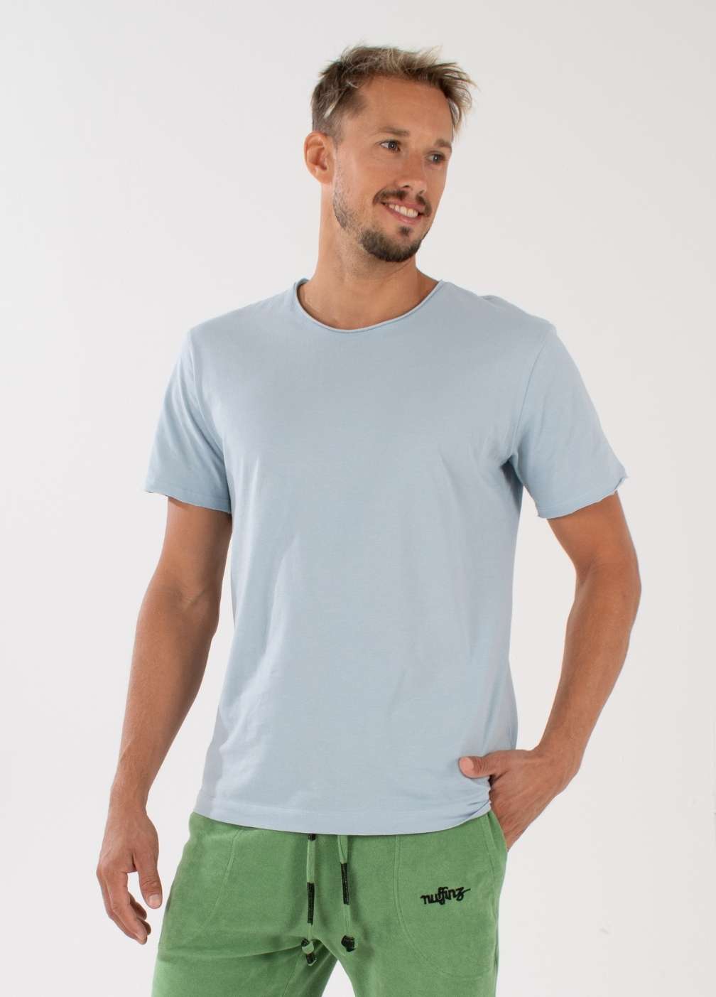nuffinz BLUE FOG T-SHIRT PRINT - whole outfit visible from the front - sustainable men's t shirts - light blue